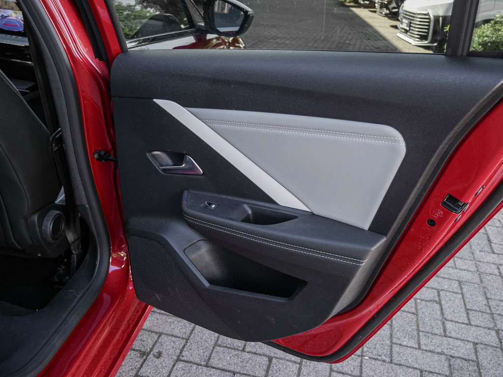 Fahrzeugansicht OPEL Astra L 5-trg. 1.6 Business Elegance Plug-in-Hybrid - Bild 6