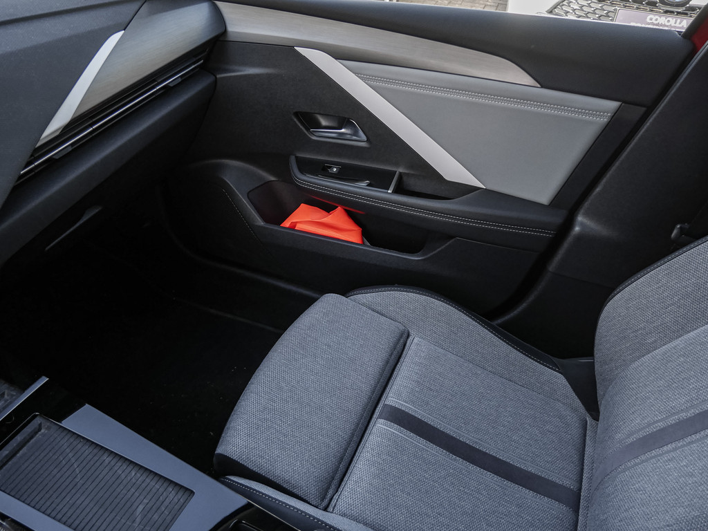 Fahrzeugansicht OPEL Astra L 5-trg. 1.6 Business Elegance Plug-in-Hybrid - Bild 16