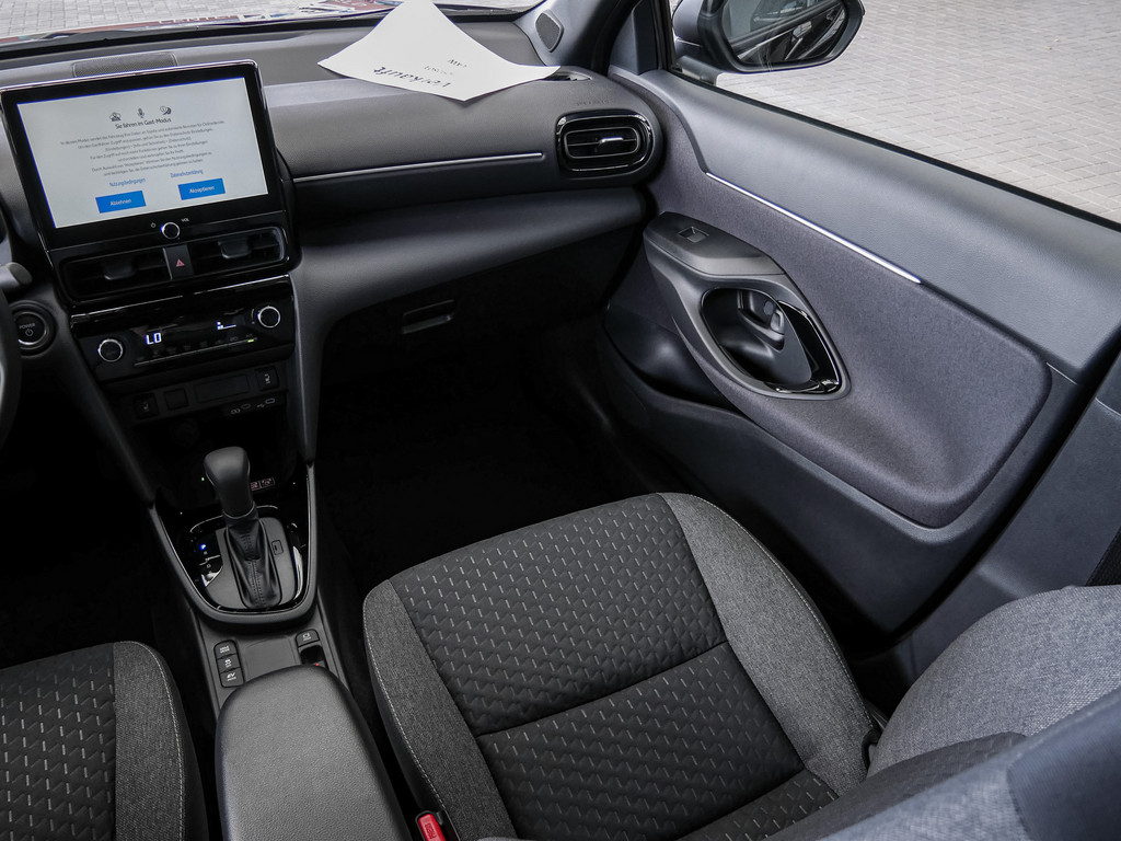 Fahrzeugansicht TOYOTA Yaris Cross Hybrid Teamplayer - Bild 11