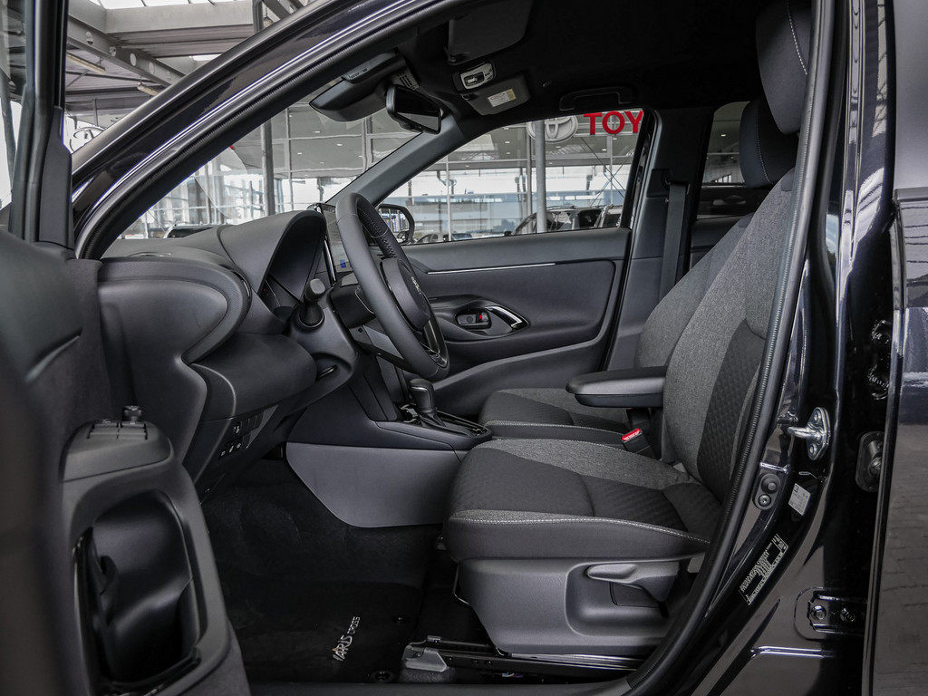 Fahrzeugansicht TOYOTA Yaris Cross Hybrid Teamplayer - Bild 5