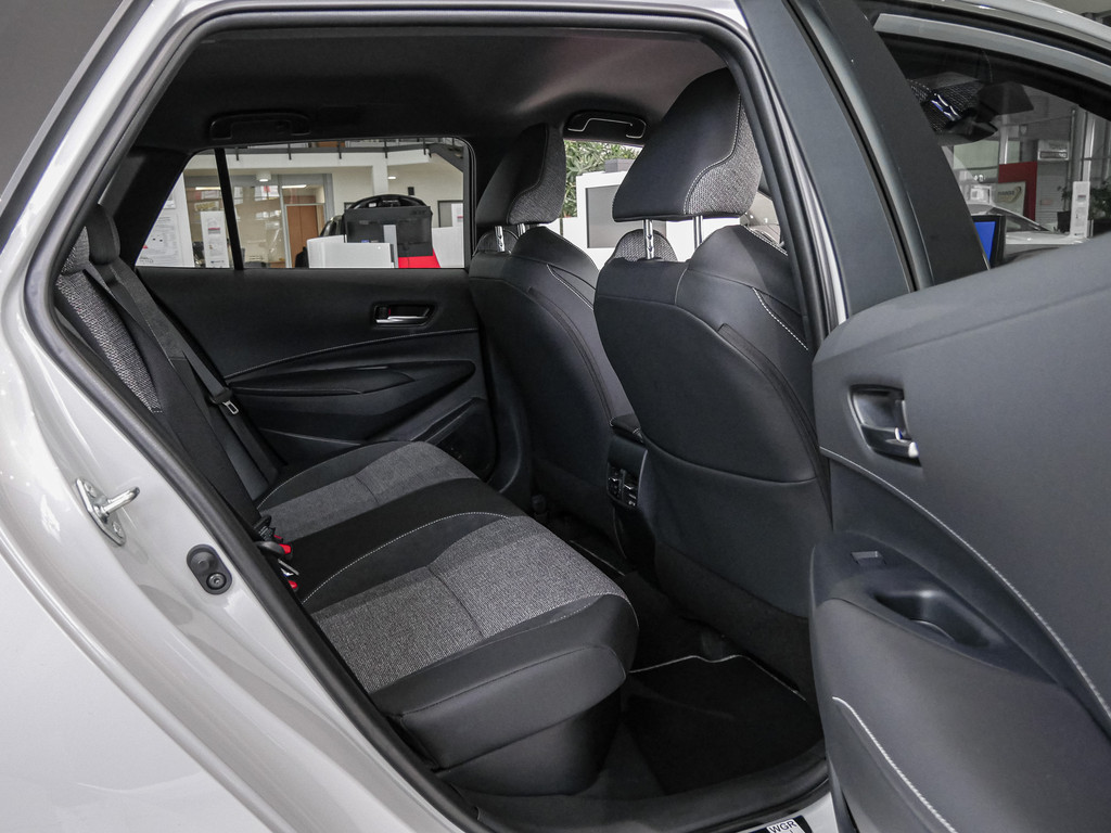 Fahrzeugansicht TOYOTA Corolla TS 1.8 Hybrid Teamplayer - Bild 6