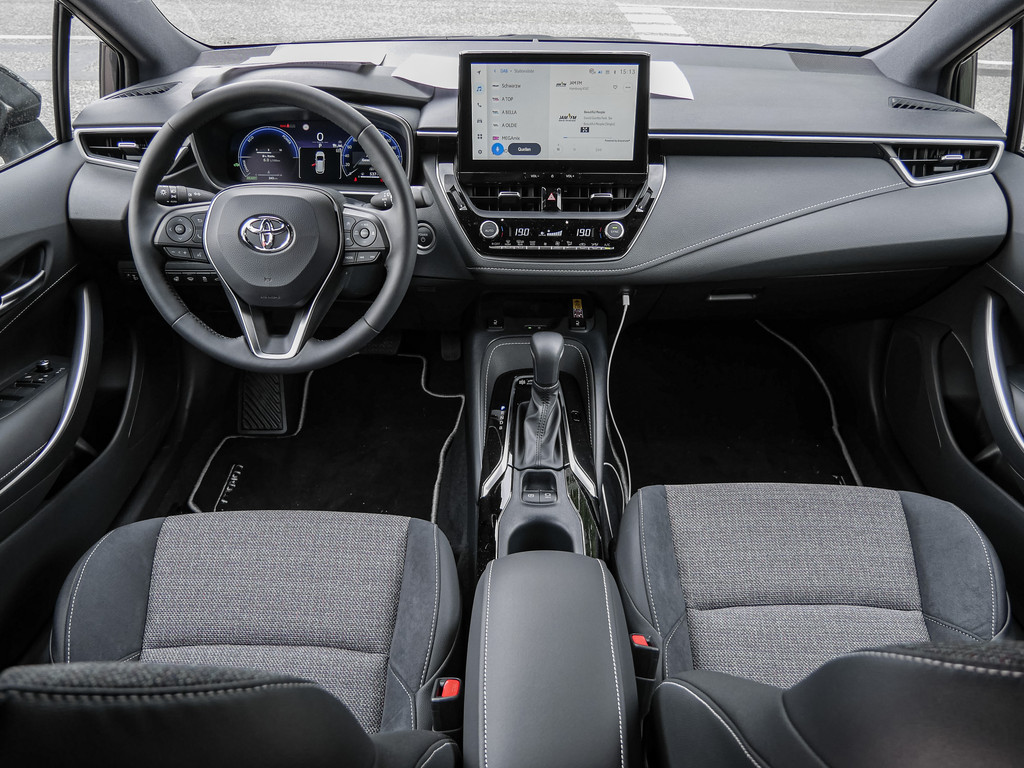 Fahrzeugansicht TOYOTA Corolla Touring Sports 1.8 Hybrid Teamplayer - Bild 4