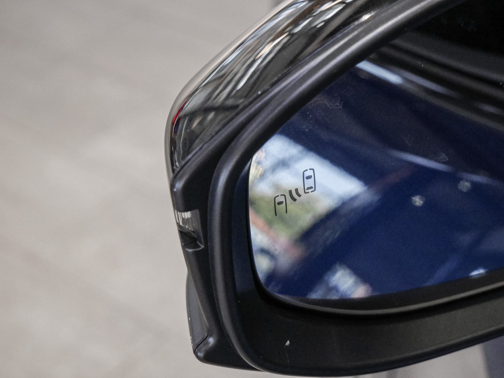 Fahrzeugansicht TOYOTA C-HR 2.0 Hybrid Teamplayer - Bild 2