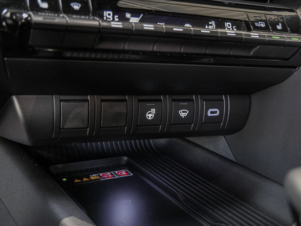 Fahrzeugansicht TOYOTA C-HR 2.0 Hybrid Teamplayer - Bild 17