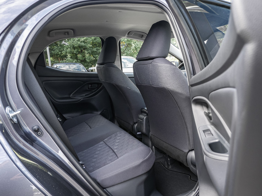 Fahrzeugansicht TOYOTA Yaris 1.5 Hybrid Teamplayer - Bild 6