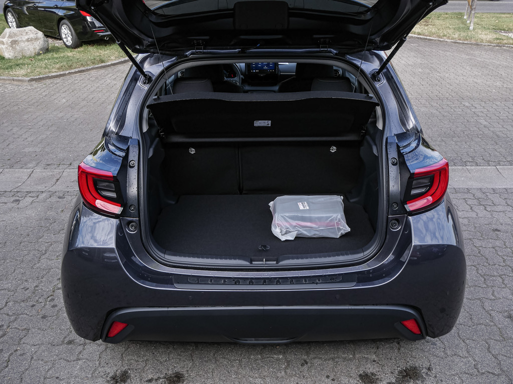 Fahrzeugansicht TOYOTA Yaris 1.5 Hybrid Teamplayer - Bild 11
