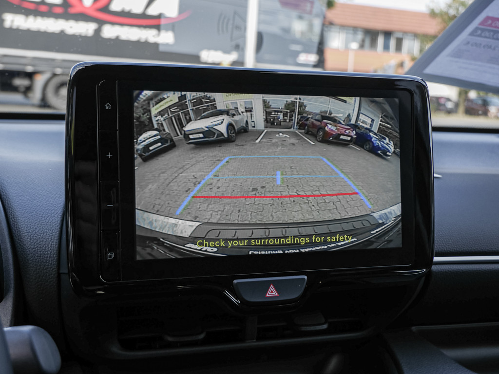 Fahrzeugansicht TOYOTA Yaris 1.5 Hybrid Teamplayer - Bild 16