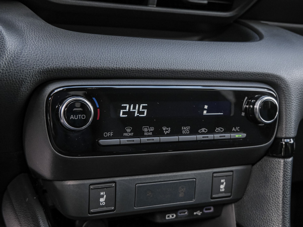 Fahrzeugansicht TOYOTA Yaris 1.5 Hybrid Teamplayer - Bild 17