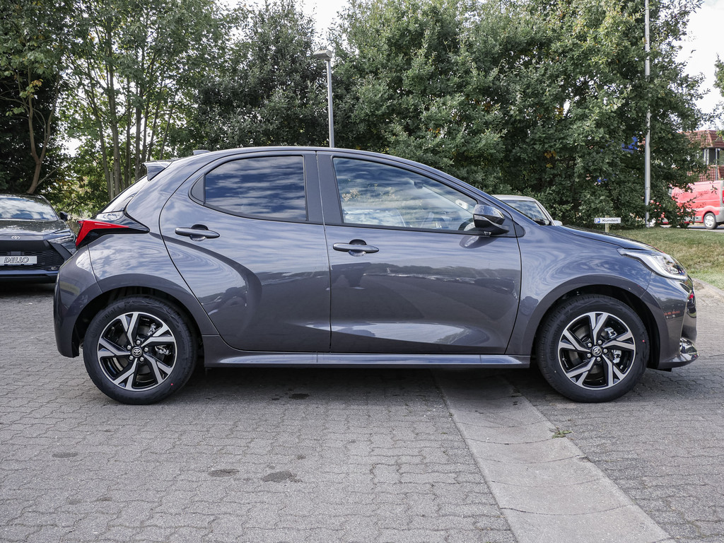 Fahrzeugansicht TOYOTA Yaris 1.5 Hybrid Teamplayer - Bild 34