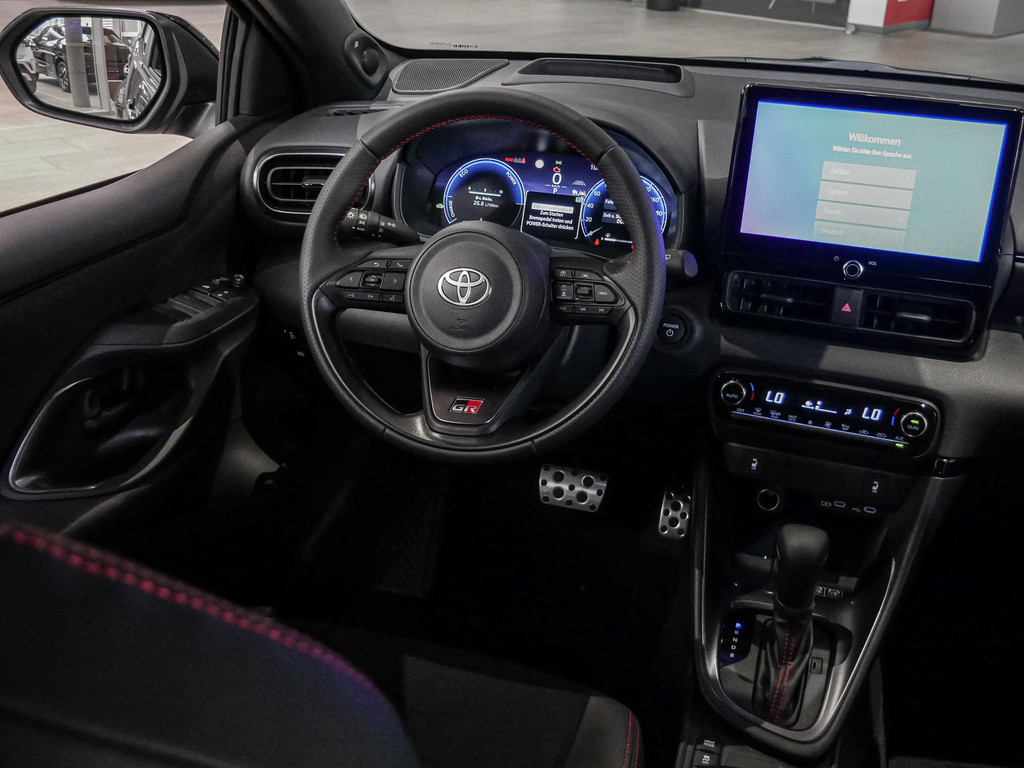 Fahrzeugansicht TOYOTA Yaris 1.5 Hybrid GR Sport - Bild 4