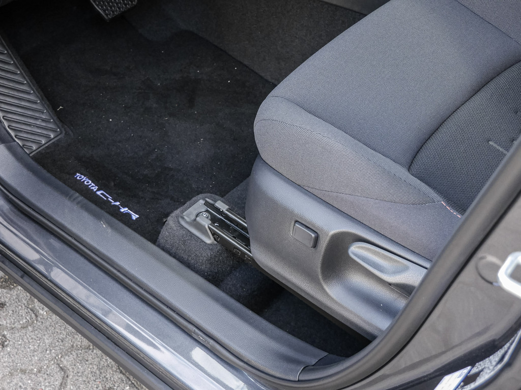 Fahrzeugansicht TOYOTA C-HR 1.8 Hybrid Teamplayer - Bild 35