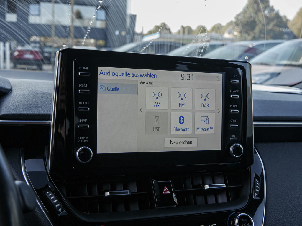 Fahrzeugansicht TOYOTA Corolla Touring Sports 1.8 Hybrid Team D - Bild 13