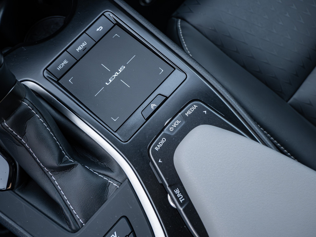 Fahrzeugansicht LEXUS UX 250 h Style+ - Bild 17