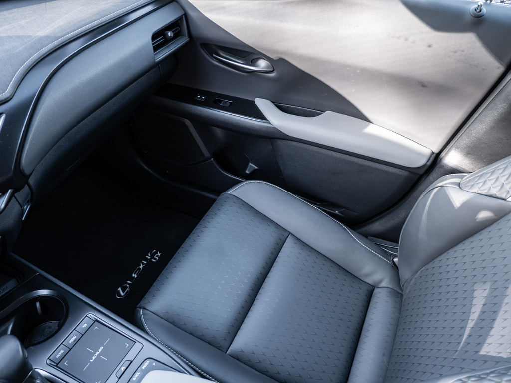 Fahrzeugansicht LEXUS UX 250 h Style+ - Bild 18