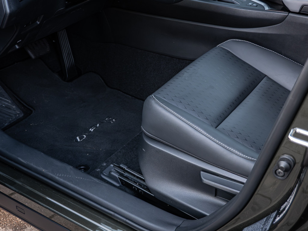 Fahrzeugansicht LEXUS UX 250 h Style+ - Bild 30