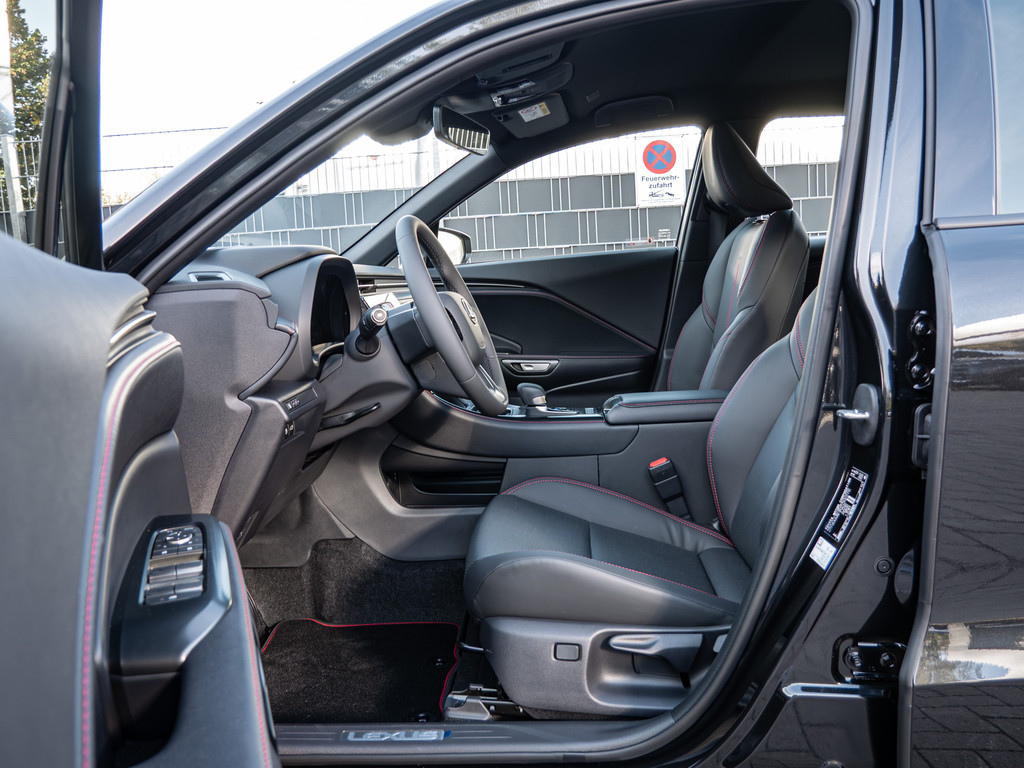 Fahrzeugansicht LEXUS LBX Elegant Black Edition - Bild 3