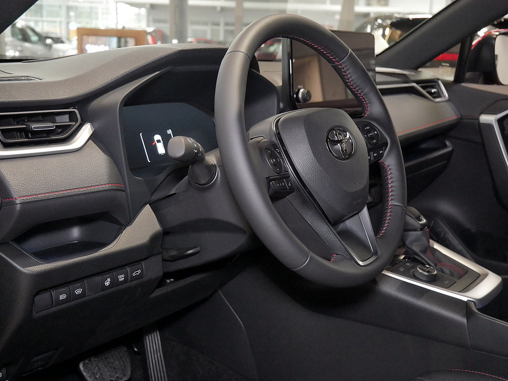 Fahrzeugansicht TOYOTA RAV4 2.5 Plug-in Hybrid 4x4 Teamplayer - Bild 31