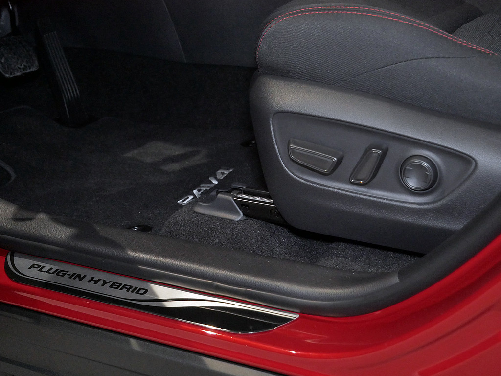 Fahrzeugansicht TOYOTA RAV4 2.5 Plug-in Hybrid 4x4 Teamplayer - Bild 32