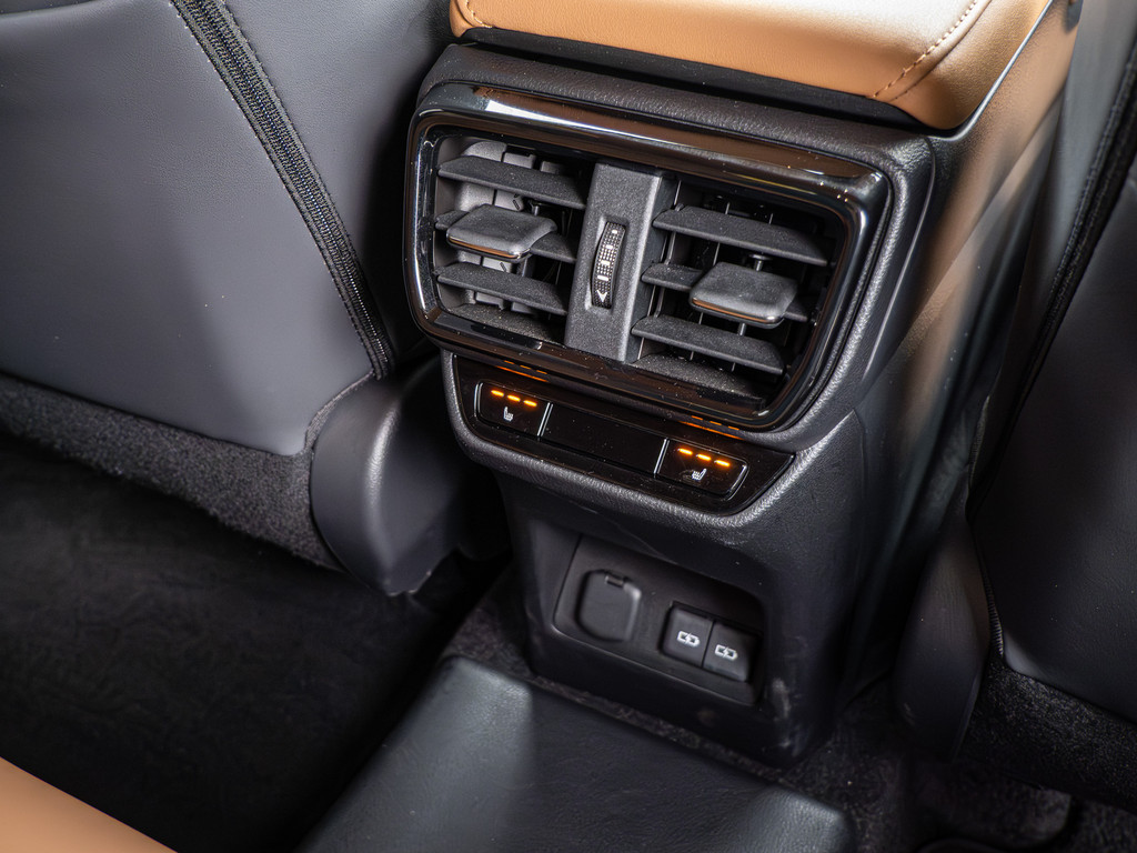 Fahrzeugansicht LEXUS NX 450h + Executive - Bild 9