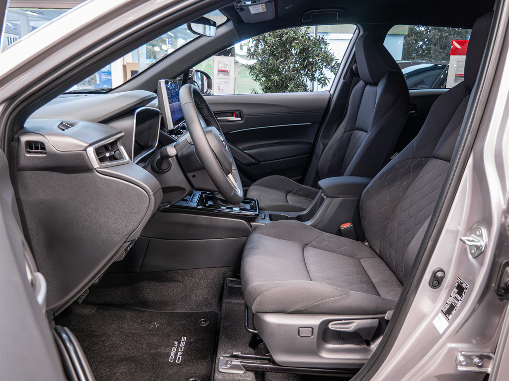 Fahrzeugansicht TOYOTA Corolla Cross 2.0 Hybrid Teamplayer - Bild 2