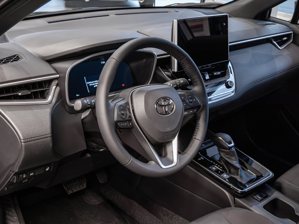 Fahrzeugansicht TOYOTA Corolla Cross 2.0 Hybrid Teamplayer - Bild 31