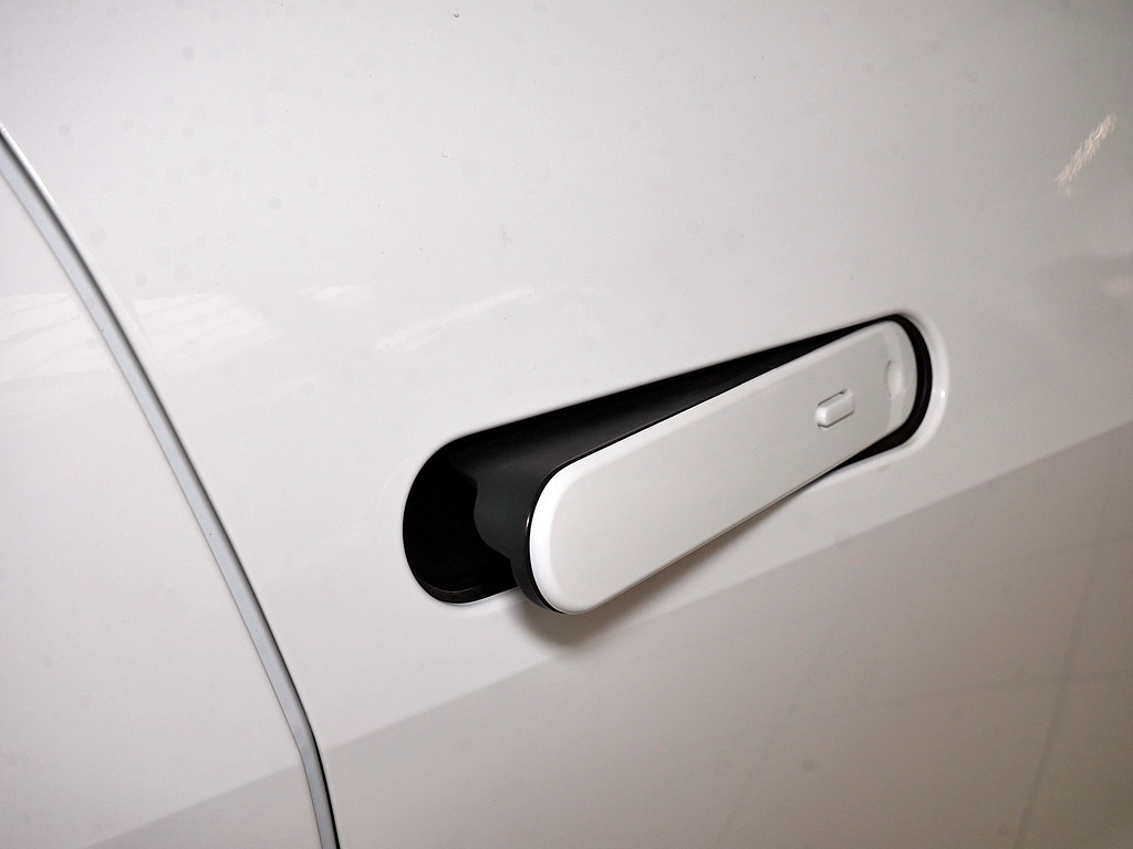 Fahrzeugansicht TOYOTA C-HR 2.0 Hybrid FWD Team Deutschland - Bild 4