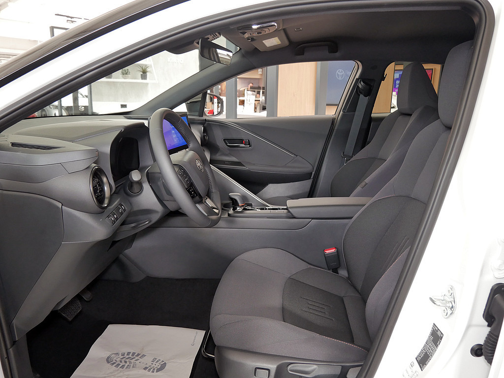 Fahrzeugansicht TOYOTA C-HR 2.0 Hybrid FWD Team Deutschland - Bild 8