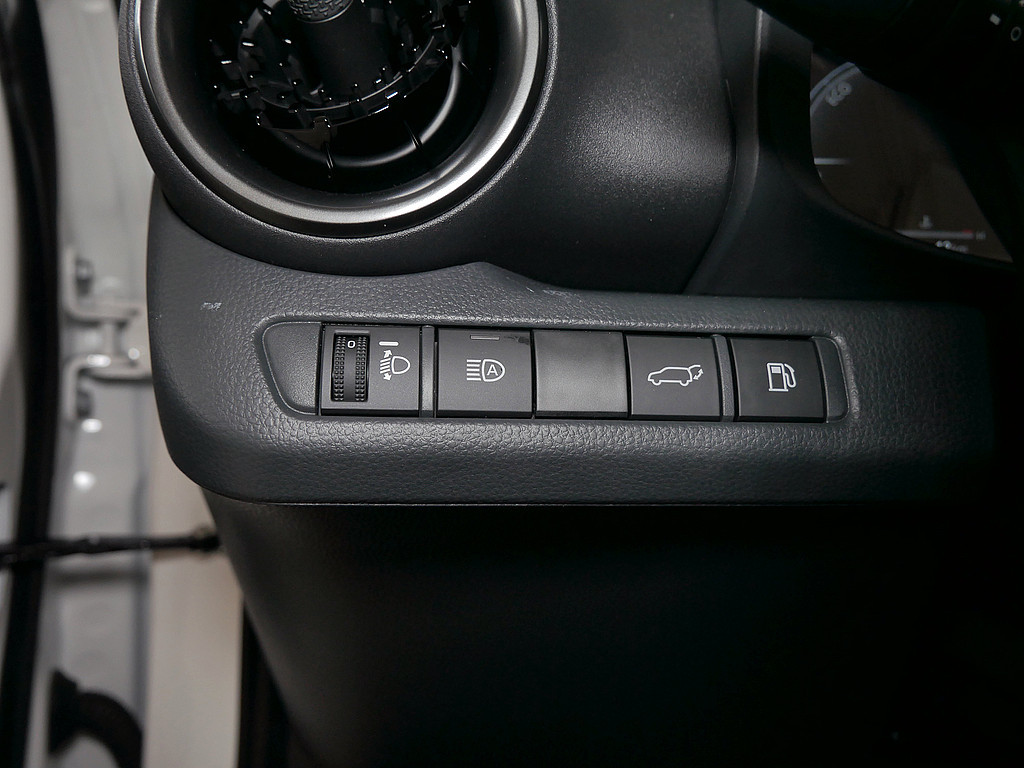 Fahrzeugansicht TOYOTA C-HR 2.0 Hybrid FWD Team Deutschland - Bild 25