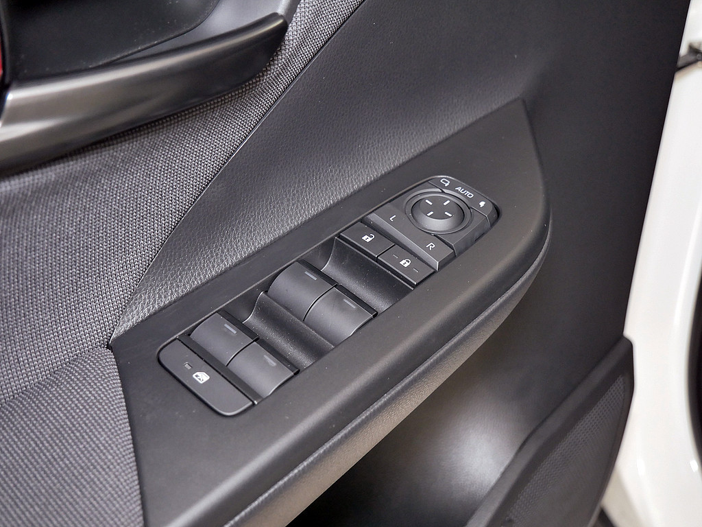 Fahrzeugansicht TOYOTA C-HR 2.0 Hybrid Team Deutschland - Bild 9