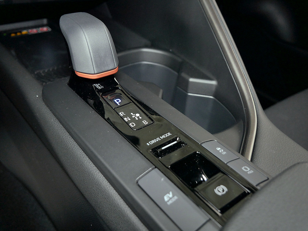 Fahrzeugansicht TOYOTA C-HR 2.0 Hybrid Team Deutschland - Bild 19