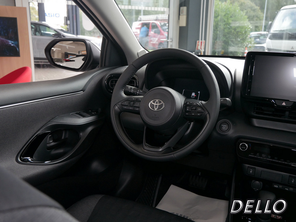 Fahrzeugansicht TOYOTA Yaris Hybrid 1.5 VVT-iE Teamplayer - Bild 2