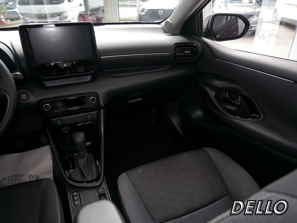 Fahrzeugansicht TOYOTA Yaris Hybrid 1.5 VVT-iE Teamplayer - Bild 3