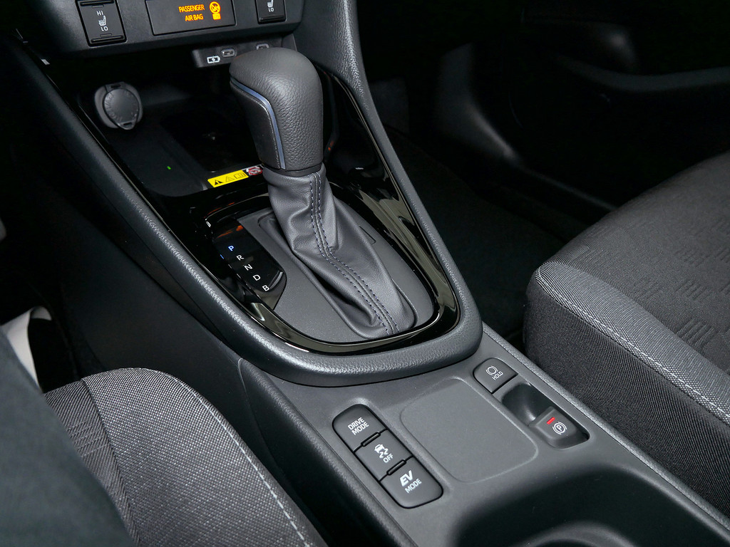 Fahrzeugansicht TOYOTA Yaris Hybrid 1.5 VVT-iE Teamplayer - Bild 16