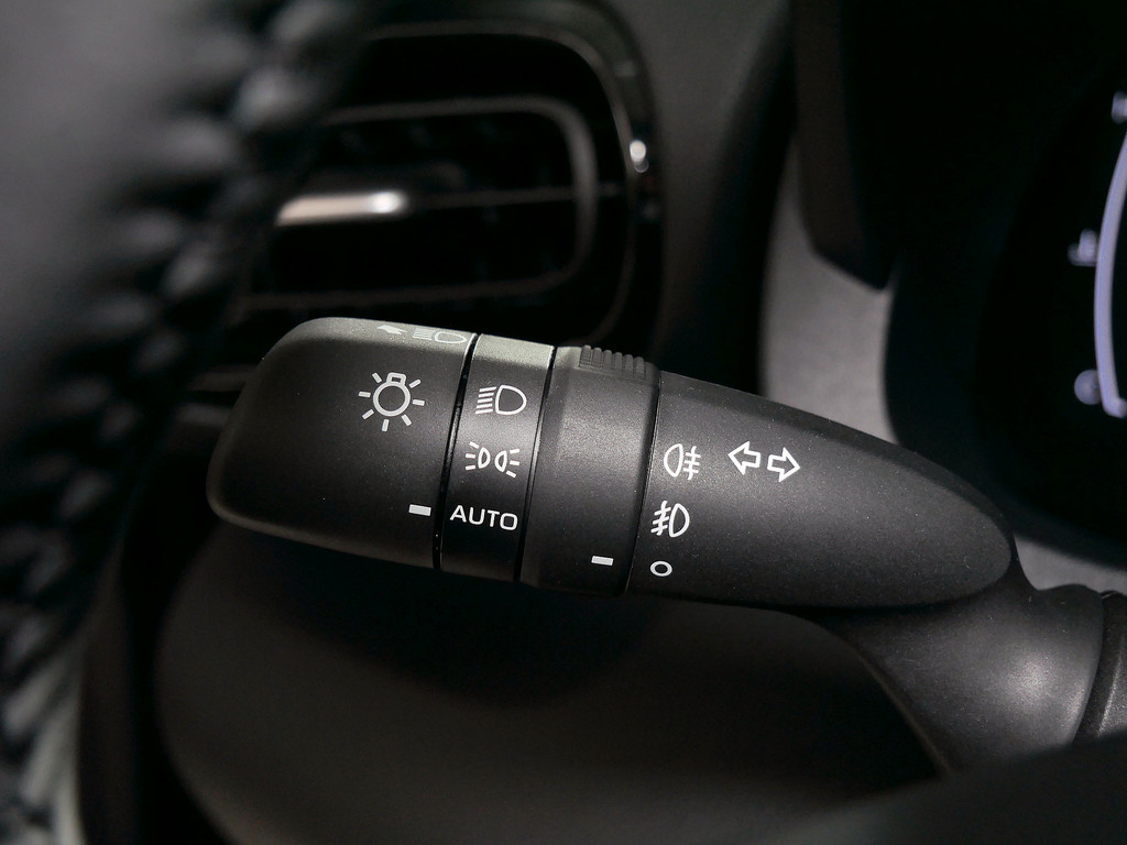 Fahrzeugansicht TOYOTA Yaris Hybrid 1.5 VVT-iE Teamplayer - Bild 18