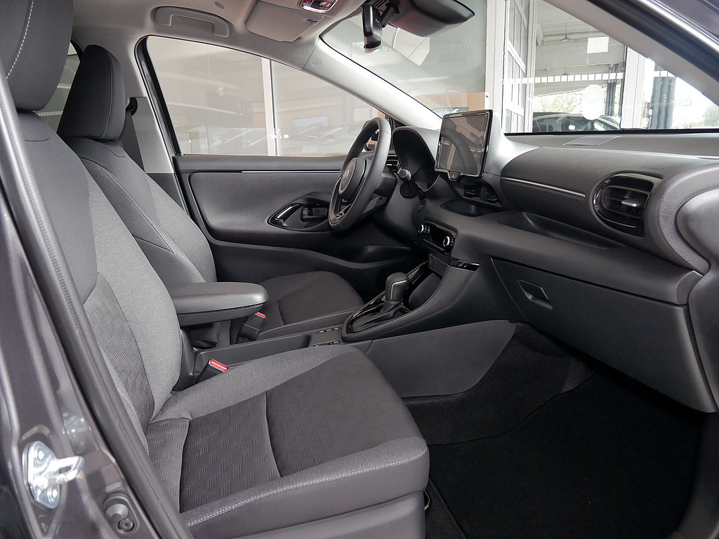 Fahrzeugansicht TOYOTA Yaris Hybrid 1.5 VVT-iE Teamplayer - Bild 35