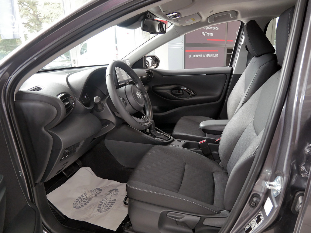 Fahrzeugansicht TOYOTA Yaris Hybrid 1.5 VVT-iE Teamplayer - Bild 7