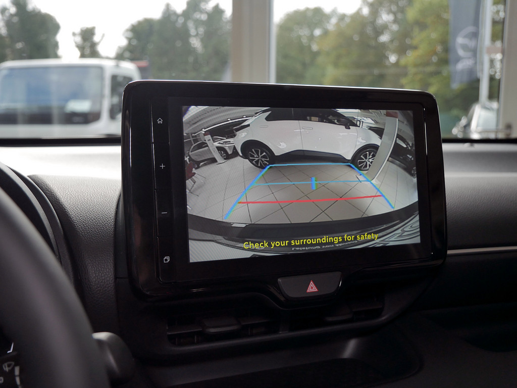 Fahrzeugansicht TOYOTA Yaris Hybrid 1.5 VVT-iE Teamplayer - Bild 9