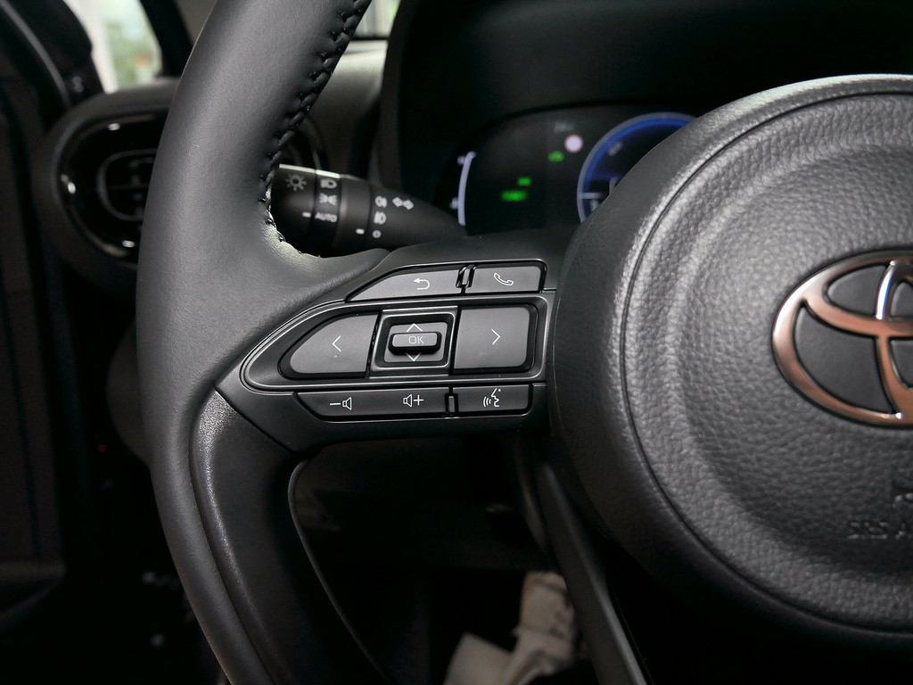 Fahrzeugansicht TOYOTA Yaris Hybrid 1.5 VVT-iE Teamplayer - Bild 20