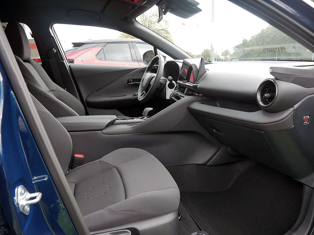 Fahrzeugansicht TOYOTA C-HR 1.8 Hybrid FWD Team Deutschland - Bild 35