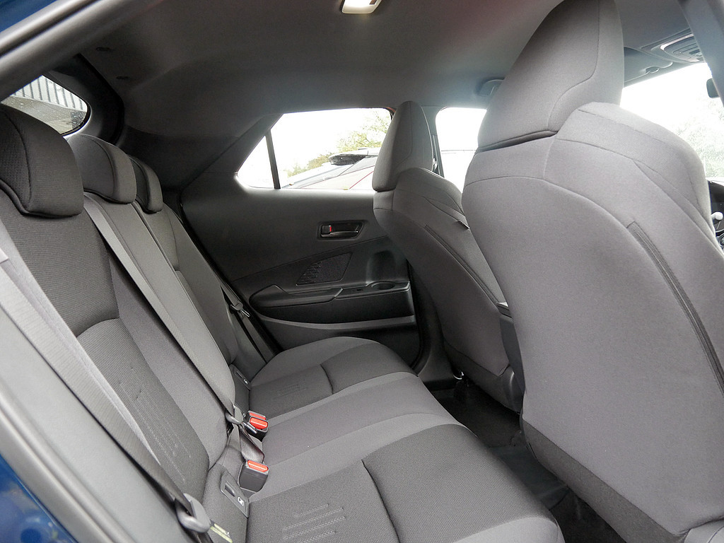 Fahrzeugansicht TOYOTA C-HR 1.8 Hybrid FWD Team Deutschland - Bild 36