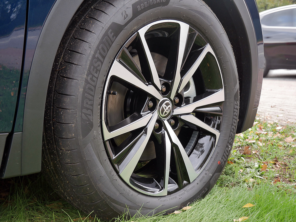 Fahrzeugansicht TOYOTA C-HR 1.8 Hybrid FWD Team Deutschland - Bild 3