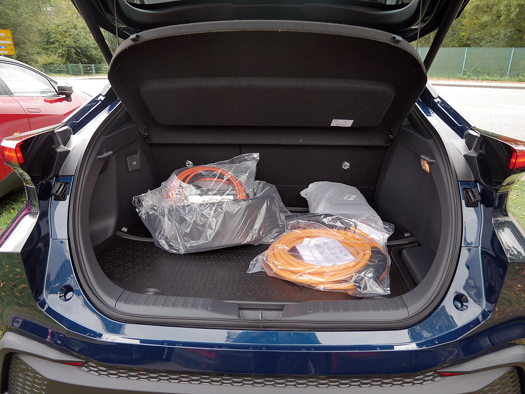 Fahrzeugansicht TOYOTA C-HR 1.8 Hybrid FWD Team Deutschland - Bild 4