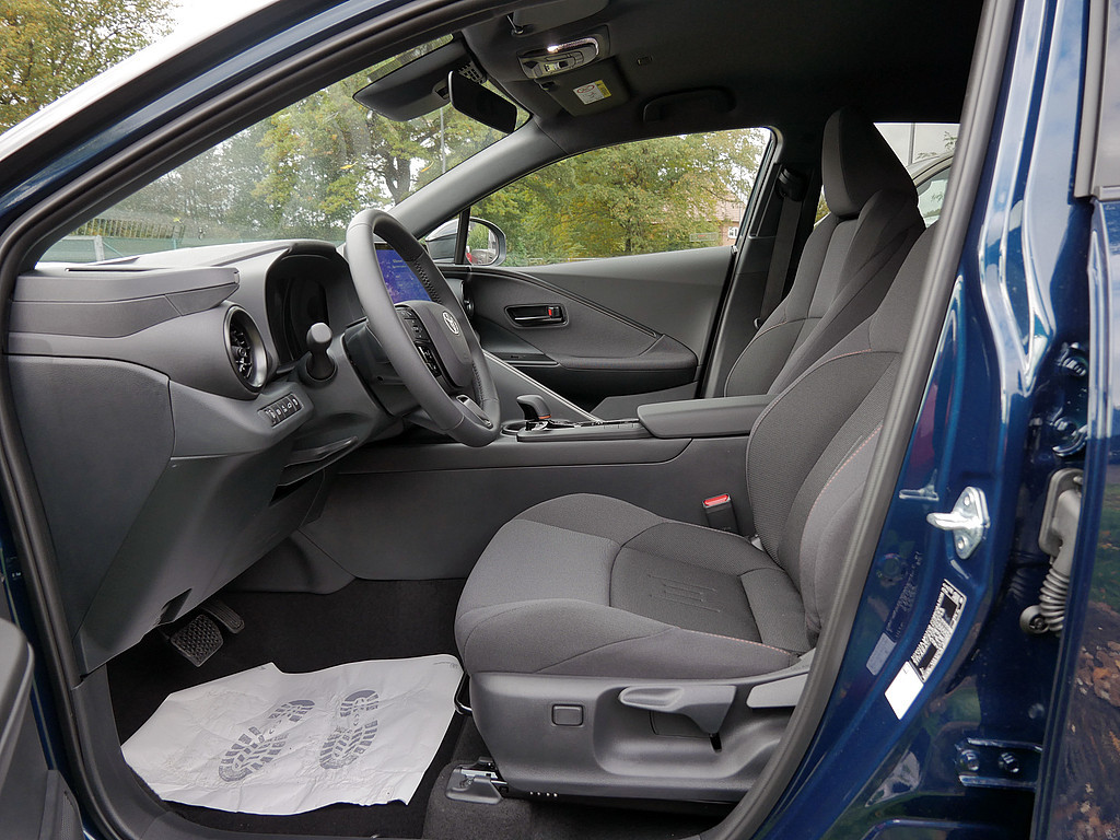 Fahrzeugansicht TOYOTA C-HR 1.8 Hybrid FWD Team Deutschland - Bild 6