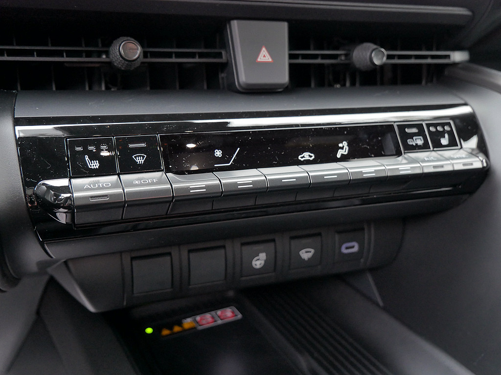 Fahrzeugansicht TOYOTA C-HR 1.8 Hybrid FWD Team Deutschland - Bild 16