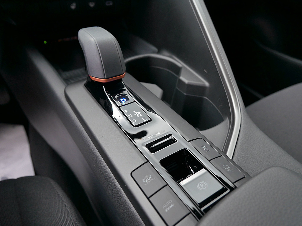 Fahrzeugansicht TOYOTA C-HR 1.8 Hybrid FWD Team Deutschland - Bild 18