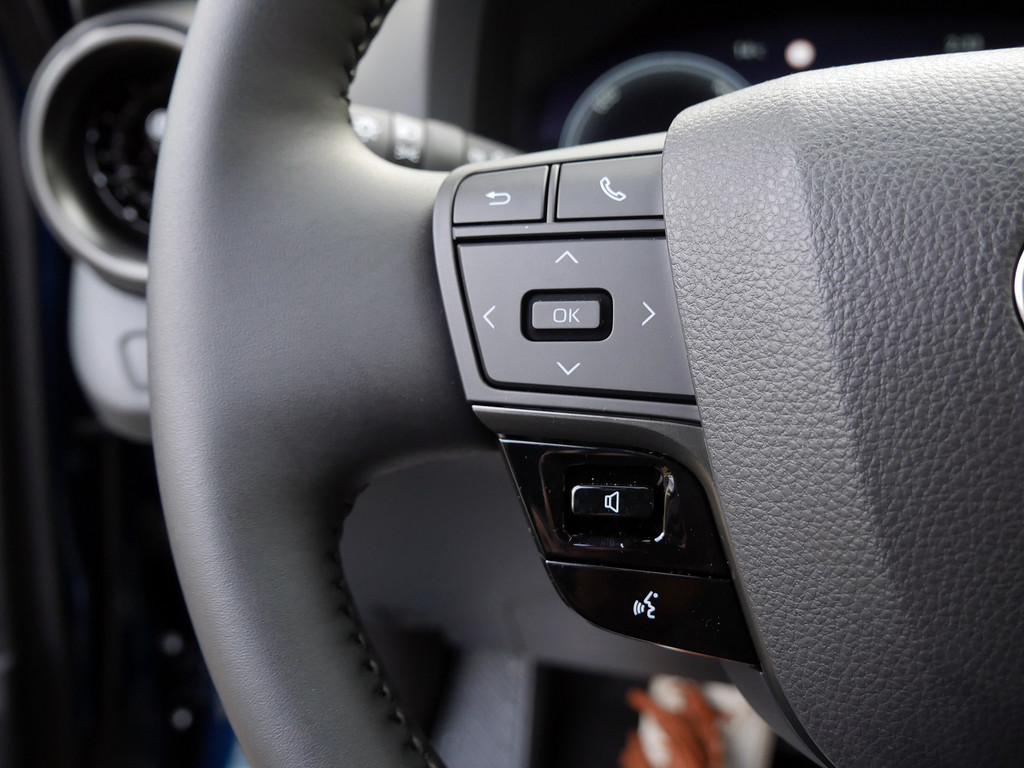 Fahrzeugansicht TOYOTA C-HR 1.8 Hybrid FWD Team Deutschland - Bild 22