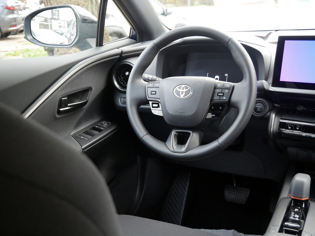 Fahrzeugansicht TOYOTA C-HR 1.8 Hybrid Team Deutschland - Bild 3