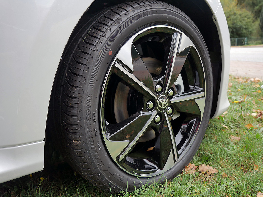 Fahrzeugansicht TOYOTA Yaris Hybrid 1.5 VVT-i Style Plus - Bild 3