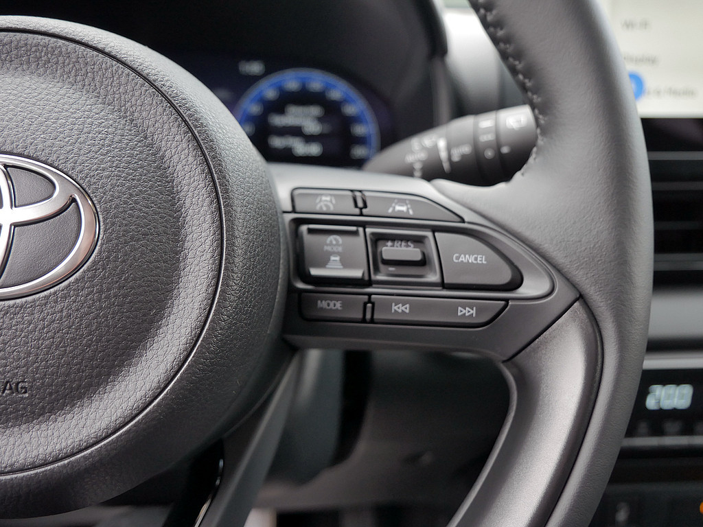 Fahrzeugansicht TOYOTA Yaris Hybrid 1.5 VVT-i Style Plus - Bild 20