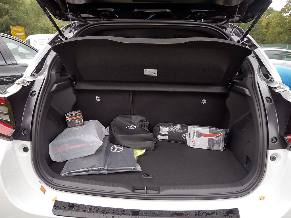 Fahrzeugansicht TOYOTA Yaris Hybrid 1.5 VVT-i Style Plus - Bild 4